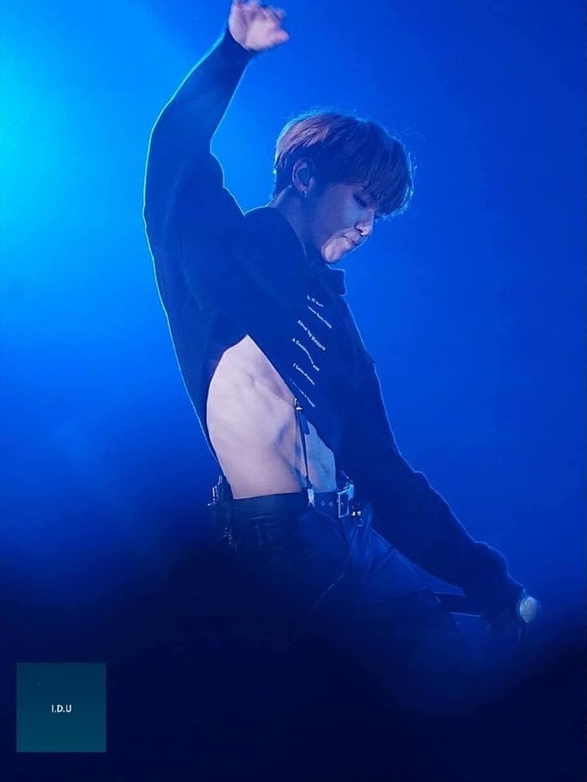 Muốn khô máu với 2 nam idol mặc crop top khoe múi bụng: Đạt đến đỉnh cao của sự sexy, nhưng liệu nhìn có là lạ? - Ảnh 7.