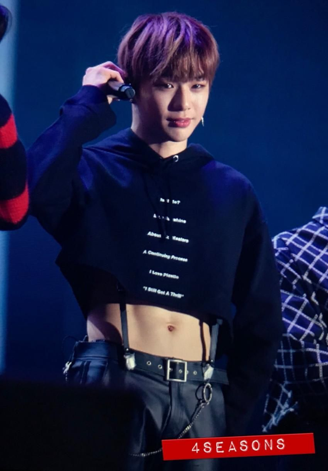 Chẳng phải croptop khoe m&uacute;i, m&oacute;n qu&agrave; n&agrave;y của Kang Daniel (Wanna One) mới khiến fan kh&ocirc;ng thể rời mắt - Ảnh 3.