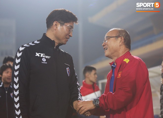 HLV Hàn Quốc: U22 Việt Nam chơi theo phong cách thầy Park, khiến Ulsan gặp khó khăn ở trận giao hữu - Ảnh 2.
