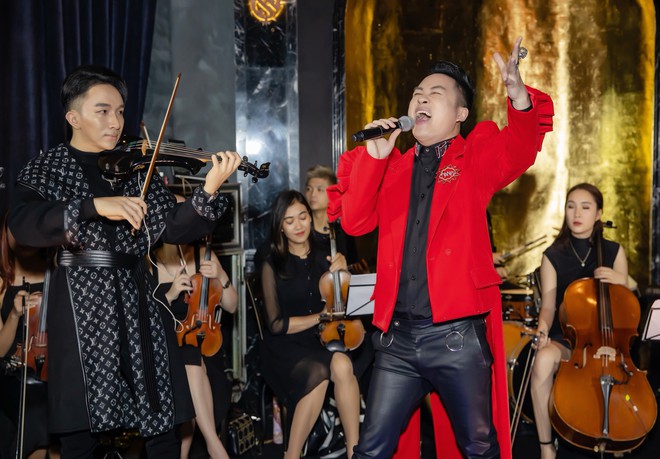 Hồ Ngọc Hà - Kim Lý cùng dàn sao Việt đến ủng hộ đêm nhạc riêng của nghệ sĩ violin Hoàng Rob - Ảnh 3.