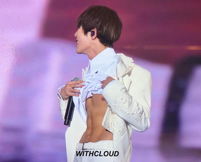 Fan mất m&aacute;u khi c&aacute;c trai đẹp nh&agrave; Wanna One thi nhau lột &aacute;o khoe body trong concert cuối - Ảnh 4.