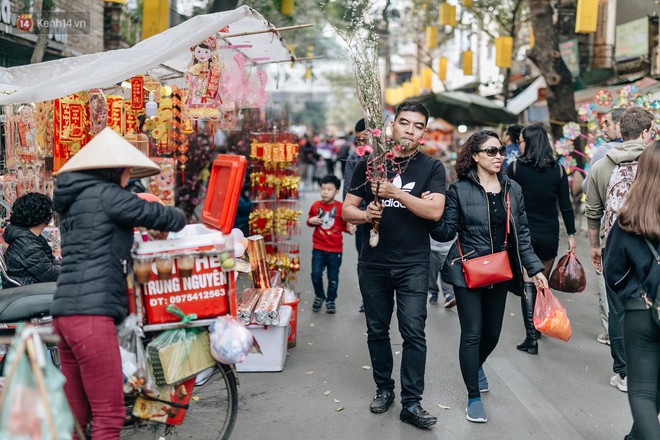 Rộn ràng không khí Tết tại chợ hoa Hàng Lược - phiên chợ truyền thống lâu đời nhất ở Hà Nội - Ảnh 11.