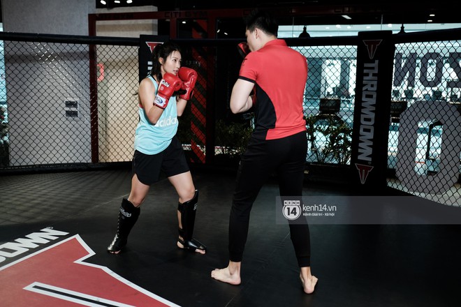 Sao & Gym: Tận mắt xem Khả Ng&acirc;n tập luyện boxing cực ngầu v&agrave; tiết lộ b&iacute; quyết khắc nghiệt để tho&aacute;t khỏi sự tự ti về v&oacute;c d&aacute;ng - Ảnh 3.