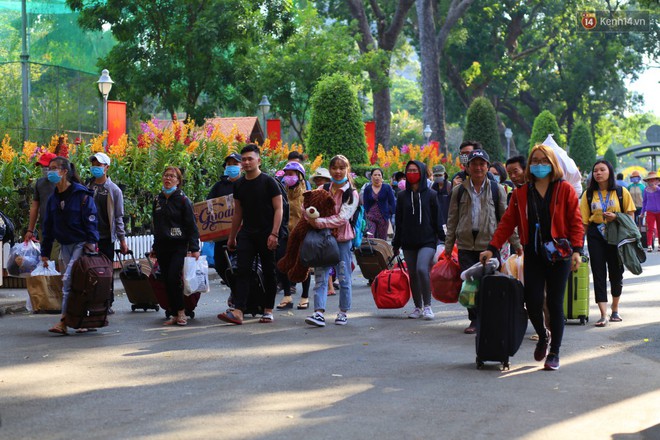 Chuyến xe nghĩa tình chở miễn phí 600 sinh viên và lao động nghèo ở Sài Gòn về quê ăn Tết Kỷ Hợi 2019 - Ảnh 2.