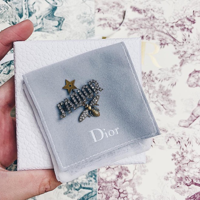 Bạn trai nhà người ta Duy Mạnh: Vừa tặng túi Chanel trăm triệu lại sắm liền tay loạt đồ Dior cho người yêu chỉ vì “ở nhà ngoan” - Ảnh 3.