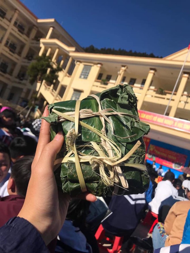 Dân mạng đọ tài gói bánh chưng: vuông vắn chuẩn chỉnh thì ít mà vẹo vọ méo mó đến cạn lời quá nhiều - Ảnh 1.