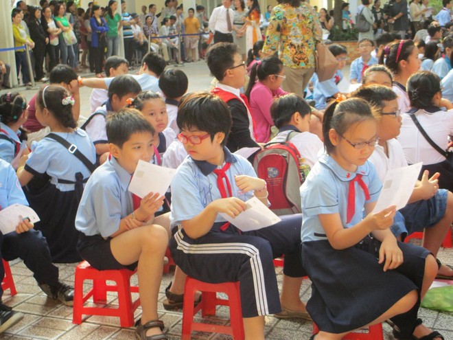  TP Hồ Ch&iacute; Minh: Học sinh nghỉ Tết sớm từ h&ocirc;m nay, bố mẹ lo gửi con rối như canh hẹ - Ảnh 1.
