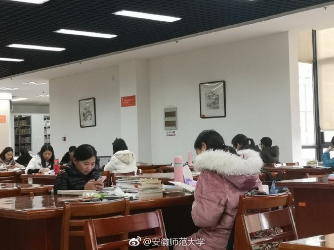 Trung Quốc: H&agrave;ng triệu sinh vi&ecirc;n đ&atilde; nghỉ Tết thế m&agrave; nhiều người vẫn ngồi học chật k&iacute;n tại thư viện - Ảnh 3.