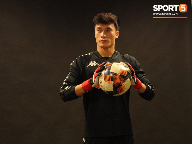 B&ugrave;i Tiến Dũng: T&ocirc;i muốn bắt ch&iacute;nh tất cả c&aacute;c trận đấu của H&agrave; Nội FC - Ảnh 3.