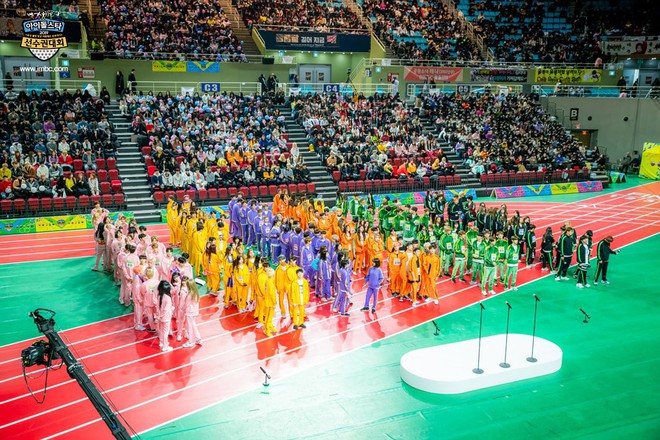 Giữa rừng Idol trang điểm sương sương, c&ocirc; g&aacute;i n&agrave;y nổi l&ecirc;n như một hiện tượng tại đại hội thể thao - Ảnh 17.