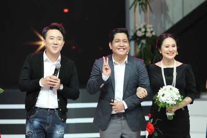Dù bầu vượt mặt, Thanh Thúy bất ngờ cầu hôn Đức Thịnh trên sóng truyền hình - Ảnh 2.