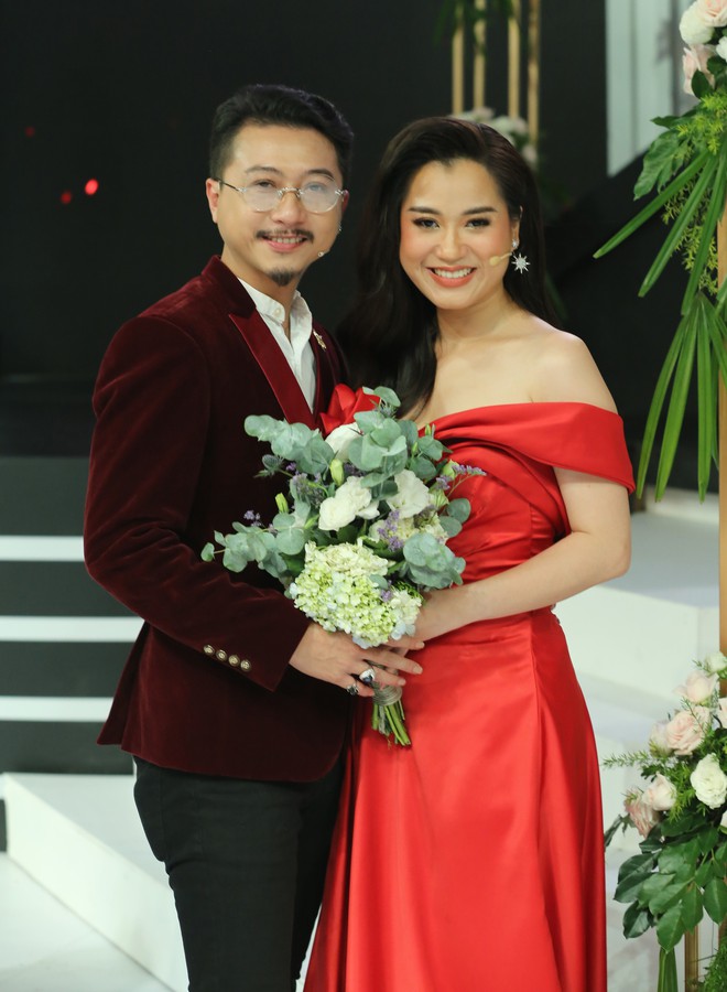 Dù bầu vượt mặt, Thanh Thúy bất ngờ cầu hôn Đức Thịnh trên sóng truyền hình - Ảnh 6.