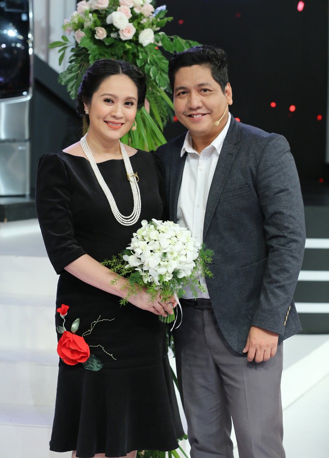 Dù bầu vượt mặt, Thanh Thúy bất ngờ cầu hôn Đức Thịnh trên sóng truyền hình - Ảnh 4.