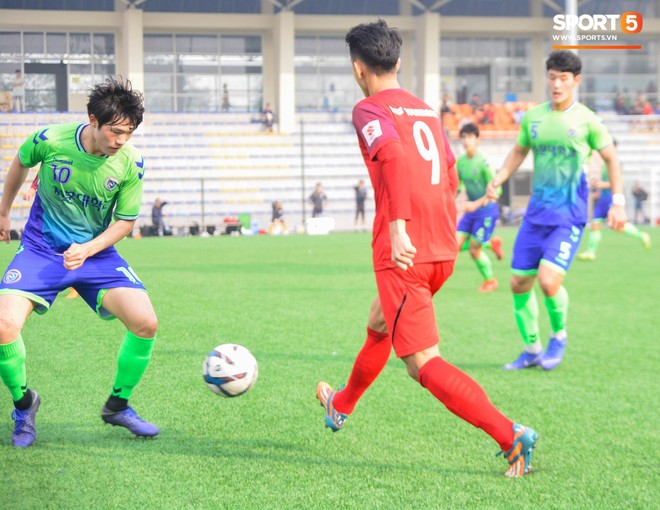 Trước khi về nghỉ Tết, U22 Việt Nam tích cực đấu tập với đội bóng Hàn Quốc - Ảnh 3.