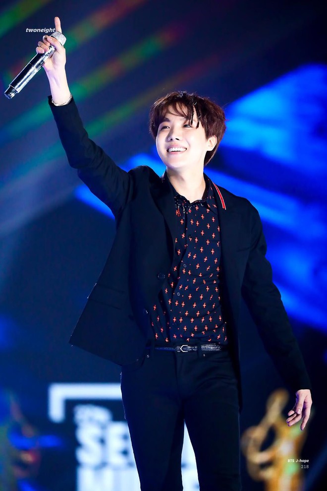 j-hope (BTS) chia sẻ l&yacute; do chưa d&aacute;m hợp t&aacute;c c&ugrave;ng nghệ sĩ kh&aacute;c, tiết lộ đối thủ lớn nhất trong sự nghiệp l&agrave;... - Ảnh 1.