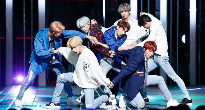 j-hope (BTS) chia sẻ l&yacute; do chưa d&aacute;m hợp t&aacute;c c&ugrave;ng nghệ sĩ kh&aacute;c, tiết lộ đối thủ lớn nhất trong sự nghiệp l&agrave;... - Ảnh 2.