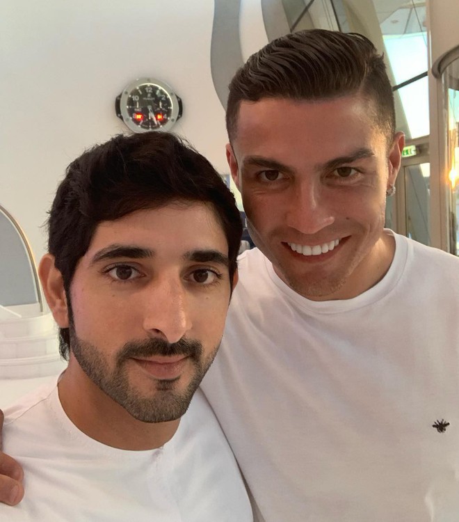 Hai trai đẹp siêu giàu trong một bức ảnh 6 triệu lượt like: Ronaldo nhiều tiền mấy cũng chỉ là muỗi so với thanh niên bên cạnh - Ảnh 3.
