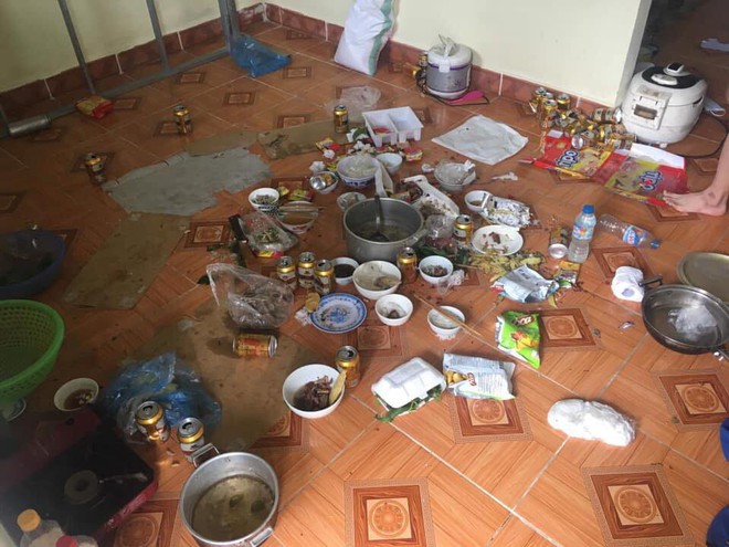 Dọn b&atilde;i r&aacute;c cho bạn th&acirc;n để lại sau ng&agrave;y nghỉ Tết, thanh ni&ecirc;n được đền b&ugrave; hẳn 1 th&aacute;ng tiền nh&agrave; coi như lời cảm ơn - Ảnh 1.