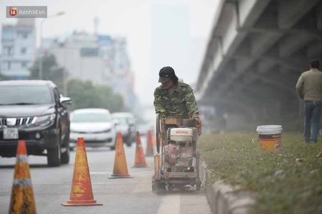 Hà Nội đầu tư 100 tỷ xén thảm cỏ dưới gầm cầu, mở rộng lòng đường vành đai 3 để chống hố đen ùn tắc - Ảnh 9.