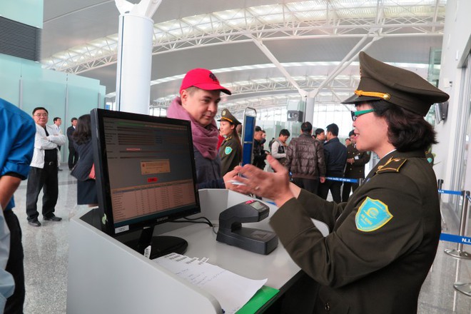 &ldquo;Vạ miệng&rdquo; đ&ugrave;a c&oacute; bom, kh&aacute;ch bị phạt nặng - Ảnh 1.
