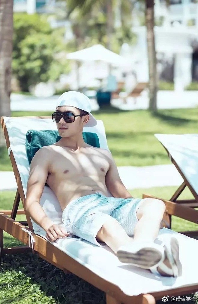 Chỉ 1 câu nói đùa, Triệu Vy biến Weibo trở thành Đại hội mỹ nam khoe body xịt máu mũi khiến dân tình ná thở - Ảnh 18.