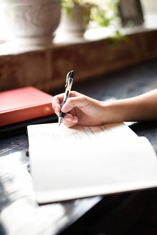 Tại sao giới trẻ ng&agrave;y nay viết l&aacute;ch k&eacute;m, điều n&agrave;y được l&yacute; giải trong 1 b&agrave;i viết từ năm 1897 - Ảnh 1.