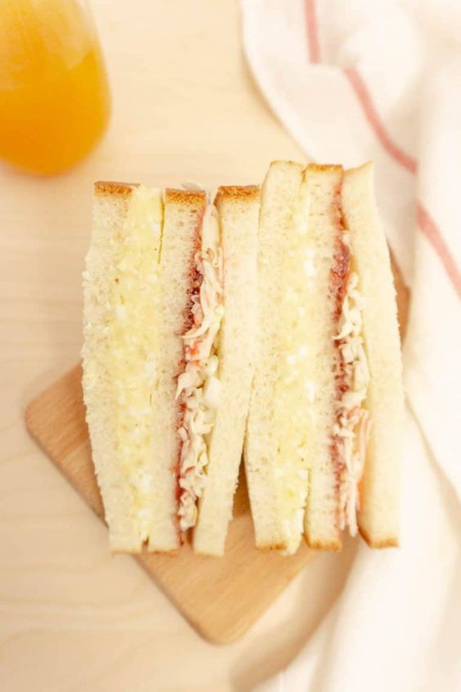 Kh&#225;m ph&#225; chiáº¿c b&#225;nh sandwich &quot;tháº§n th&#225;nh&quot; khiáº¿n c&#225;c nam, ná»¯ tháº§n Kpop pháº£i m&#234; máº©n - áº¢nh 2.