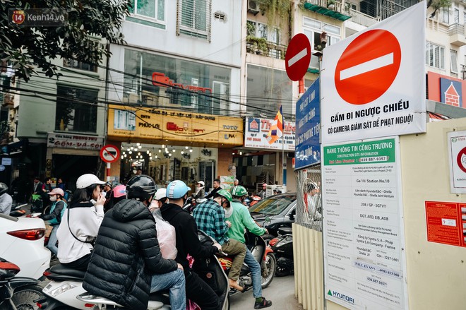 Ảnh: H&agrave; Nội gi&aacute;p Tết, c&oacute; một nỗi &aacute;m ảnh kinh ho&agrave;ng mang t&ecirc;n tắc đường - Ảnh 4.