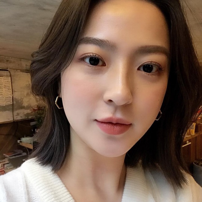 Nếu makeup mãi mà không thấy mình sang hơn, đó là vì nàng công sở chưa biết đến 4 quy tắc đơn giản này - Ảnh 3.