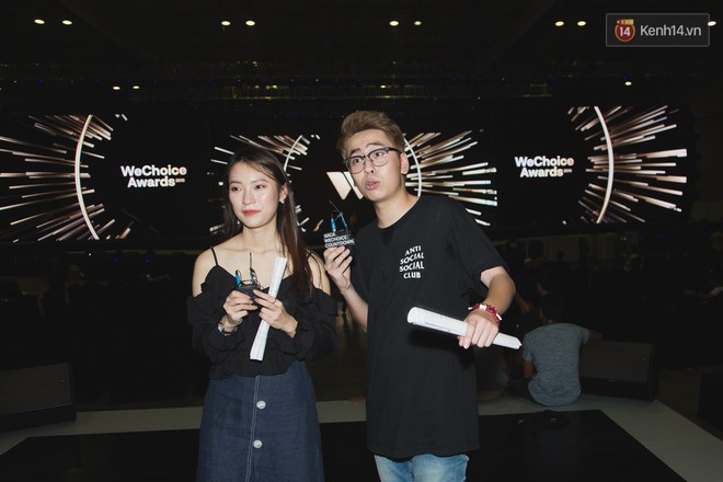 Kh&aacute;nh Vy v&agrave; Osad nhắng nh&iacute;t đột nhập hậu trường Gala WeChoice Awards 2018 trước giờ G - Ảnh 3.