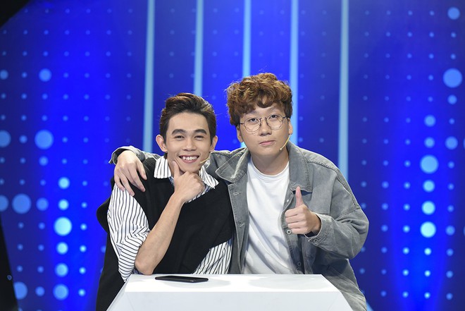 Lần đầu ti&ecirc;n Hương Giang bị nam kh&aacute;ch mời xa l&aacute;nh trong gameshow - Ảnh 1.