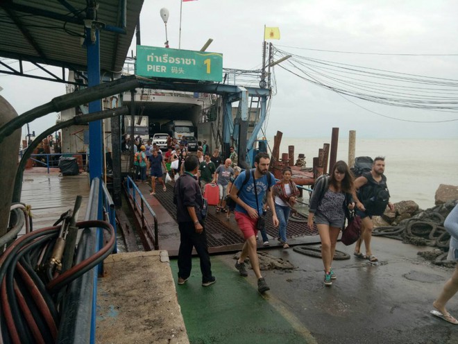 Bão Pabuk gây sóng cao 7m, du khách tháo chạy khỏi các đảo du lịch Thái Lan  - Ảnh 3.