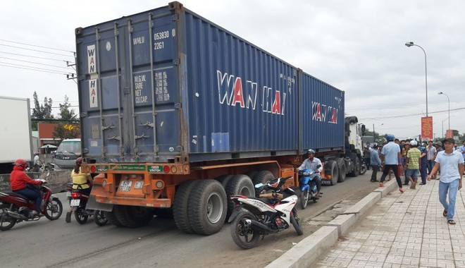 Xe container gây TNGT ở Long An có chở hàng quá tải trọng? - Ảnh 2.