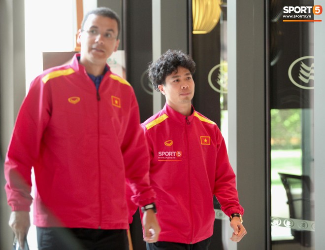 Tuyển Việt Nam nghiên cứu kỹ đối thủ trước giờ G, sẵn sàng xung trận tại Asian Cup 2019 - Ảnh 2.
