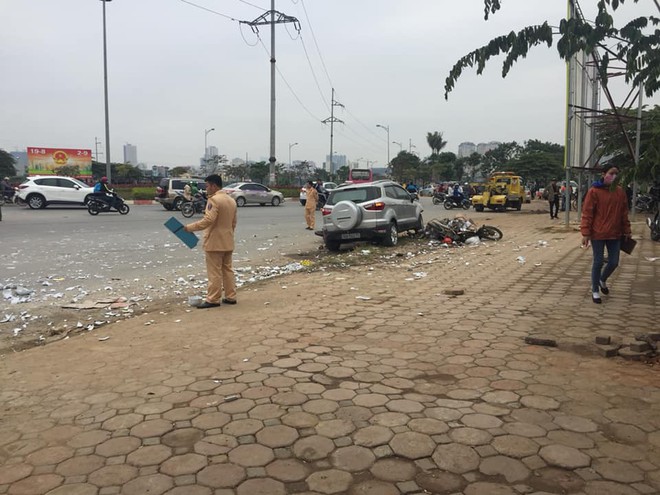 Nạn nh&acirc;n sống s&oacute;t sợ h&atilde;i kể lại gi&acirc;y ph&uacute;t &ocirc; t&ocirc; t&ocirc;ng li&ecirc;n ho&agrave;n khiến hai vợ chồng tử vong - Ảnh 1.