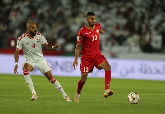 Ch&aacute;n nản với kết quả h&ograve;a ng&agrave;y ra qu&acirc;n, cầu thủ của nước chủ nh&agrave; Asian Cup 2019 quay sang chỉ tr&iacute;ch c&aacute;c đồng đội - Ảnh 1.