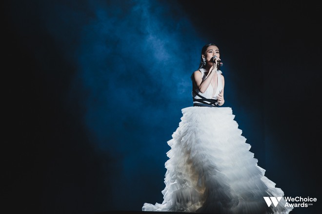 Clip: Tất tần tật c&aacute;c s&acirc;n khấu đ&atilde; tai m&atilde;n nh&atilde;n trong đ&ecirc;m Gala WeChoice Awards 2018 - Ảnh 22.