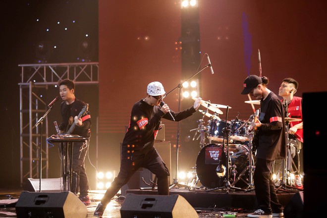 Ban nhạc Việt: Phương Uy&ecirc;n bất chấp bệnh thanh quản, c&atilde;i b&aacute;c sĩ v&igrave; nh&oacute;m Rock thuần chủng - Ảnh 4.