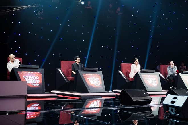 Ban nhạc Việt: Phương Uy&ecirc;n bất chấp bệnh thanh quản, c&atilde;i b&aacute;c sĩ v&igrave; nh&oacute;m Rock thuần chủng - Ảnh 1.