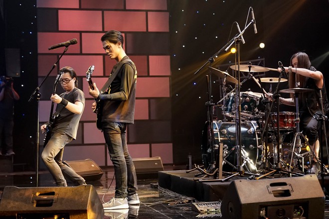 Ban nhạc Việt: Phương Uy&ecirc;n bất chấp bệnh thanh quản, c&atilde;i b&aacute;c sĩ v&igrave; nh&oacute;m Rock thuần chủng - Ảnh 7.