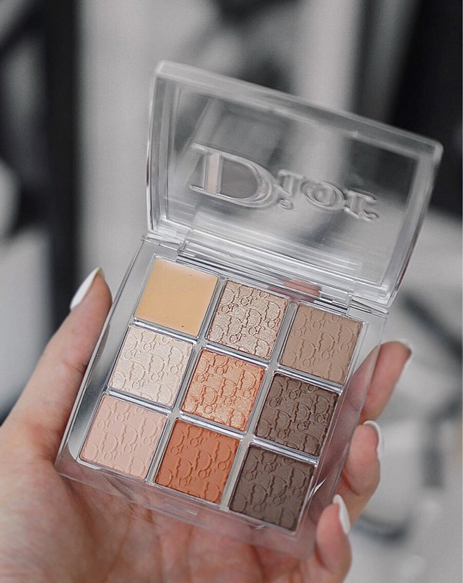 6 m&oacute;n mỹ phẩm đ&igrave;nh đ&aacute;m của năm 2018 được c&aacute;c beauty editor đ&aacute;nh gi&aacute; l&agrave; phải-c&oacute; trong năm 2019 - Ảnh 5.