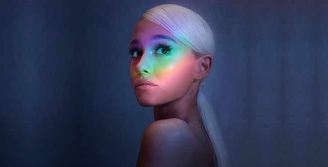 Trong cùng một ngày, Ariana Grande đã chạm tay đến 2 thành tích cực khủng này - Ảnh 1.