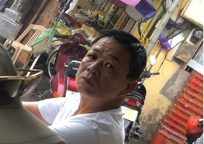 Xã hội đen trấn lột ở chợ Long Biên: Từ ông trùm đè đầu cưỡi cổ tiểu thương đến ngày bị khởi tố - Ảnh 2.