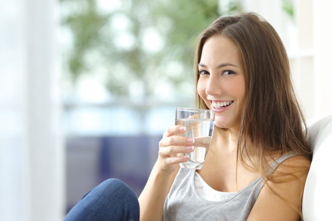 Khám phá 8 lợi ích sức khỏe từ việc uống nước khi bụng đói - Ảnh 3.
