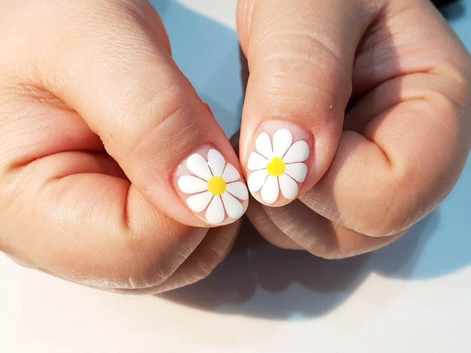 Loạt móng tay nghệ thuật kiểu Hàm Hương khiến cả trai thẳng cũng muốn đi làm nail - Ảnh 3.