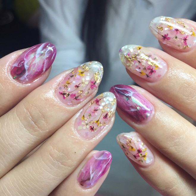 Loạt móng tay nghệ thuật kiểu Hàm Hương khiến cả trai thẳng cũng muốn đi làm nail - Ảnh 4.