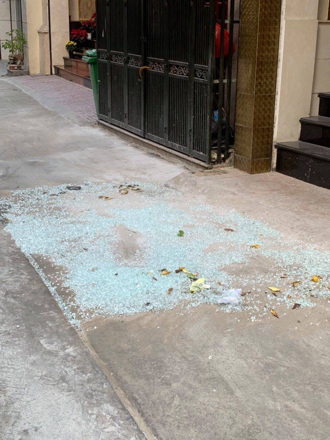 Người đàn ông bắn vỡ hàng loạt kính nhà dân ở trung tâm Sài Gòn để thử giàn ná - Ảnh 2.