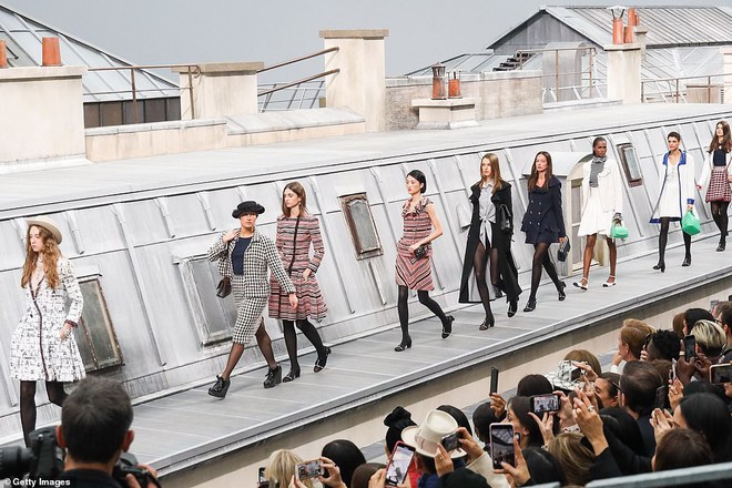Chanel AW 2020 Paris Fashion Week Womens  Wallpaper