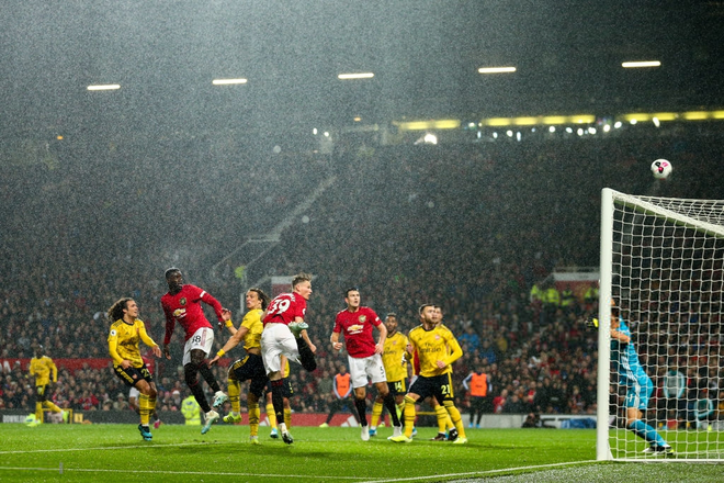 VAR bẻ còi giúp Arsenal cầm hòa MU ngay tại Old Trafford - Ảnh 8.