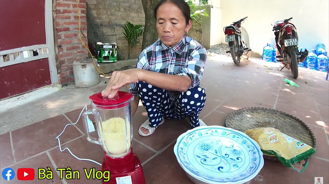 Làm hẳn gà không lối thoát to như... hòn đảo, chưa bao giờ thấy bà Tân Vlog lại vất vả khi làm món ăn đến thế - Ảnh 3.